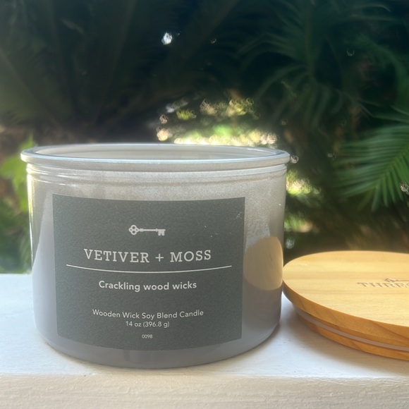 Vetiver + Moss Scented Candle - Picture 11 of 16